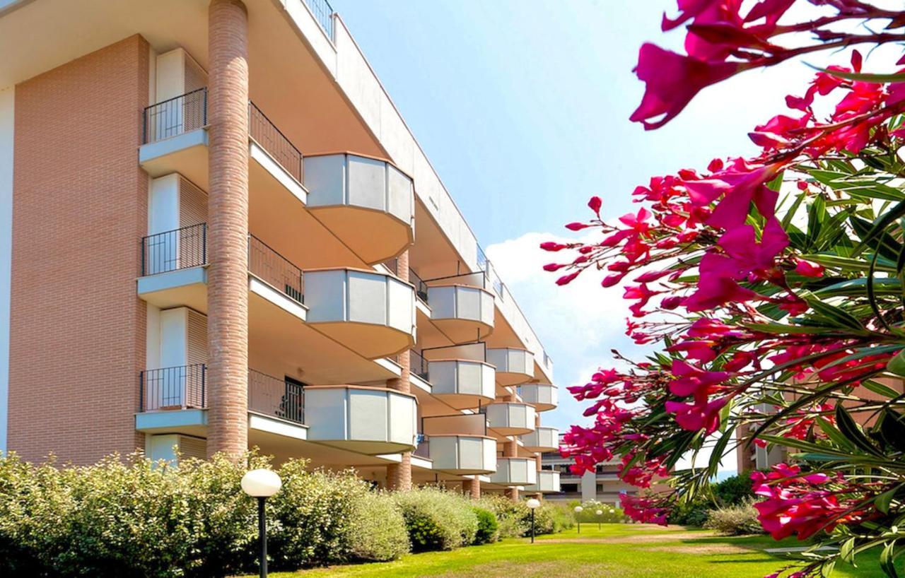 Isa-Apartments 4 Beds In Residence With Swimming-Pool In San Vincenzo, Just 600 Meters From The Sea Exterior foto